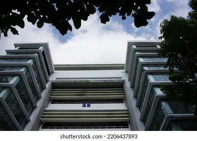 Bulaksumur, Yogyakarta Indonesia – October 25 2021: The Quiet Atmosphere Of The Campus Of The Faculty Of Social And Political Sciences, UGM During The Covid 19 Pandemic. Fisipol UGM, San Siro, Sepi.