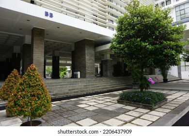 Bulaksumur, Yogyakarta Indonesia – October 25 2021: The Quiet Atmosphere Of The Campus Of The Faculty Of Social And Political Sciences, UGM During The Covid 19 Pandemic. Fisipol UGM, San Siro, Sepi.