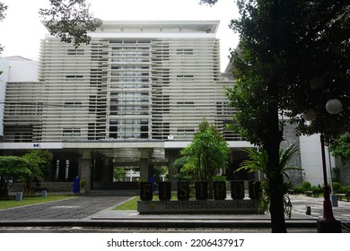 Bulaksumur, Yogyakarta Indonesia – October 25 2021: The Quiet Atmosphere Of The Campus Of The Faculty Of Social And Political Sciences, UGM During The Covid 19 Pandemic. Fisipol UGM, San Siro, Sepi.