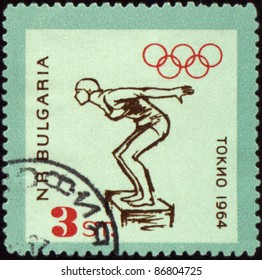 BULGARIA - CIRCA 1964: A Post Stamp Printed In Bulgaria Shows Jumping Swimmer, Devoted To Olympic Games In Tokio, Series, Circa 1964