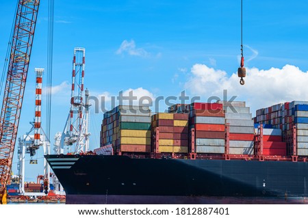 Bulk bead of the largest container ship in accomodation bay storage of containers units on sailing time, leaving departure of the container ship from the port to next port destibation