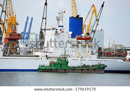Bulk cargo and bunker ship under port crane