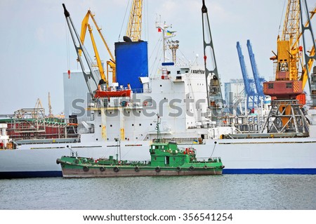 Bulk cargo and bunker ship under port crane