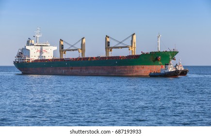 Bulk Carrier Tug Boats Big Cargo Stock Photo 687193933 | Shutterstock