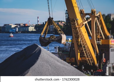 1,297 Bulk Handling Crane Images, Stock Photos & Vectors | Shutterstock