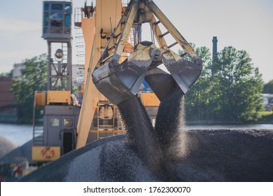 1,677 Bulk material handling Images, Stock Photos & Vectors | Shutterstock