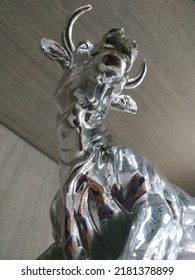  Bull Statue With Silver Colour