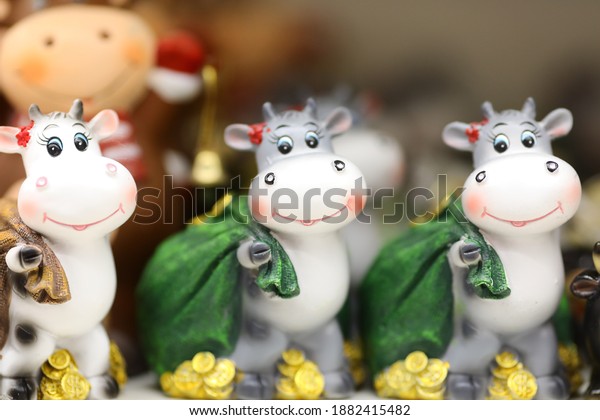 Bull toys\
money savings,  gifts of cows and\
bulls