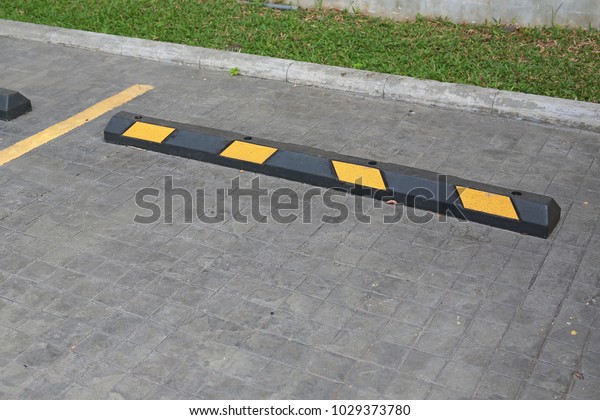 Bumps barrier\
for reduce car speed when\
parking.