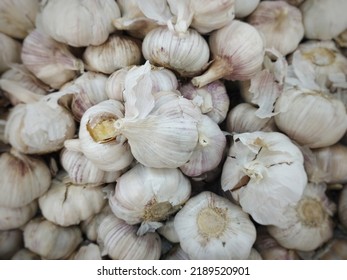 A bunch of garlic. It is distinguished by its pungent aroma and distinctive flavour. - Shutterstock ID 2189520901