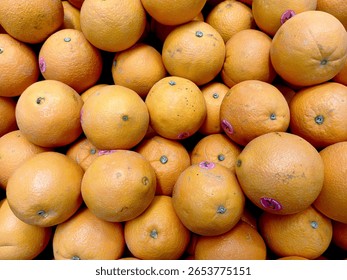 A bunch of oranges that look deicious