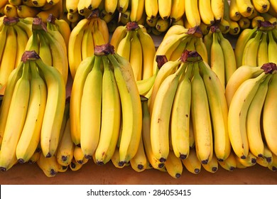 1,100+ Large Bunch Of Bananas Stock Photos, Pictures & Royalty