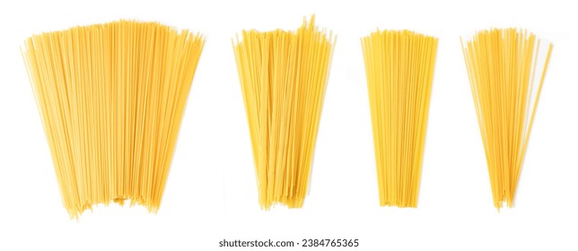 Montón de espaguetis aislados sobre fondo blanco