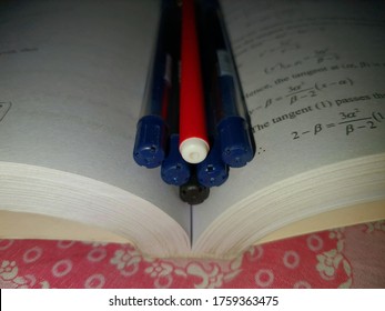 Bundle of pen images with flash light