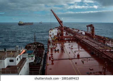 Bunkering operation of large crude oil tanker at sea
