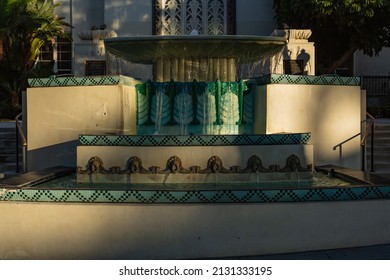 Burbank, California - August 22, 2020: 
The Fountain At Burbank City Hall, Built In The Moderne And Art Deco Style In 1943. 