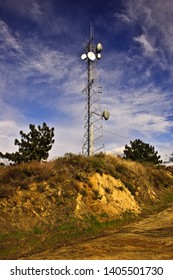 BURBANK, CALIFORNIA / USA - FEBRUARY 25 2004: Views From The Top Of Wildwood Canyon Park In The Verdugo Mountains Overlooking Burbank, Glendale And Downtown Los Angeles Skyline.