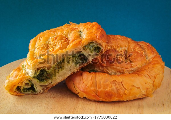 Burek sa sirom