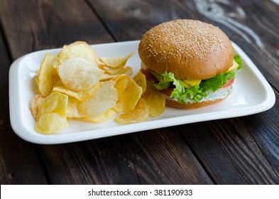 burger with chips