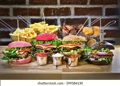 Famille Burger
Burger De Couleurs, Nourriture De Doigts, Fries, Nugget, Ailes