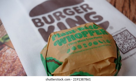 Burger King Plant Based Whopper Burger. Jakarta, 18 August 2022.