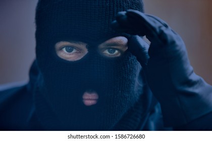 Ski Mask Burglar 496 รายการ ภาพถ่ายสต็อก ภาพและการถ่ายภาพ | Shutterstock