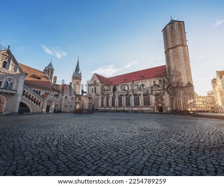 Burgplatz (Castle Square) with St. Blasii Cathedral, Dankwarderode Castle, Brunswick Lion and Town Hall Tower - Braunschweig, Lower Saxony, Germany