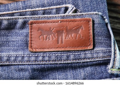 levi's leather label