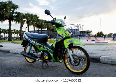 Honda Wave 125r Images Stock Photos Vectors Shutterstock