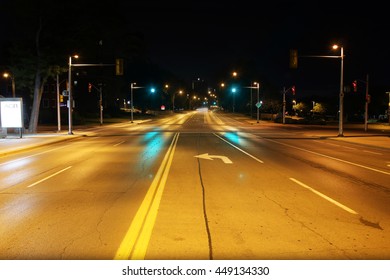 BURLINGTON, CANADA - JULY 5, 2016: Lakefront Road, Early Morning. Burlington Is Part Of The Greater Toronto Area, And Is Also Included In The Hamilton Census Metropolitan Area