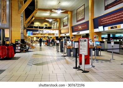 Burlington Vt 15 August 2015 Terminal Stock Photo 307672196 Shutterstock   Burlington Vt 15 August 2015 260nw 307672196 