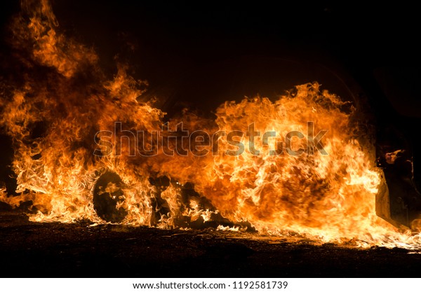 Τhieves burn a\
job car after robbery car in\
flames