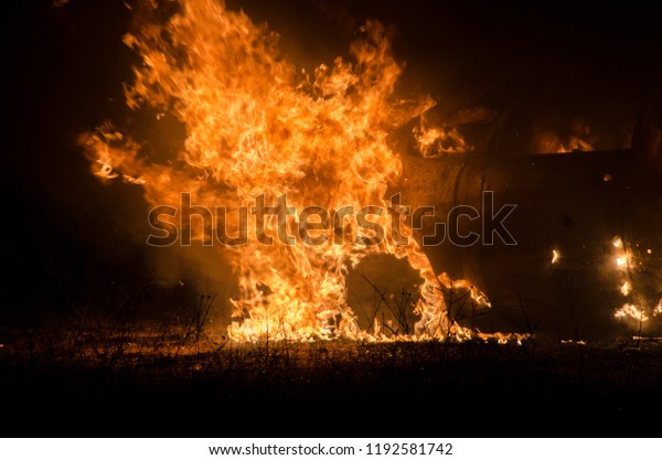 Τhieves burn a
job car after robbery car in
flames