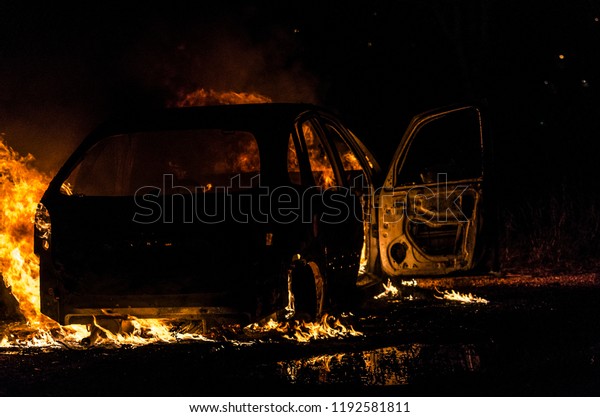 Τhieves burn a
job car after robbery car in
flames