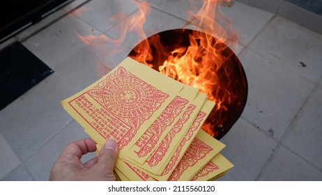 burn paper moneyor joss money for ancestors. Chinese tradition of prayer. Jakarta, 31 January 2022.