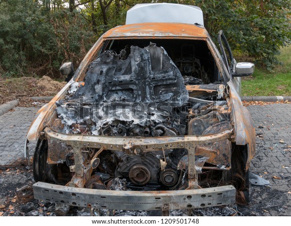 burned out car from the\
front
