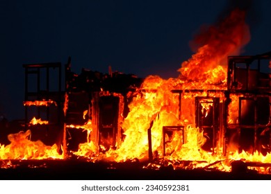 Burning building. Fire. Burning house. Roof of building in flames. Extinguishes fire. War. 2025. Explosion. Eaton. Palisades. California. Los Ángeles. Malibu. Eaton. Tandil. Argentina. Ventura County