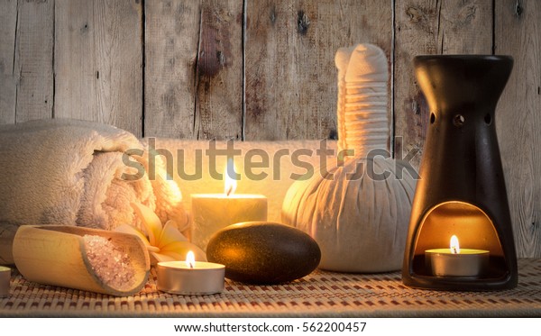 burning candles in spa\
wellness