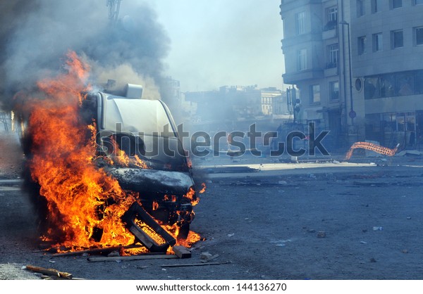 Burning van with\
large flames and black\
smoke
