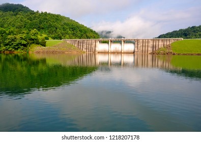 Burnsville Dam, Burnsville Lake, Braxton County, West Virginia, USA