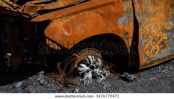 Burnt and rusty car\
skeleton.