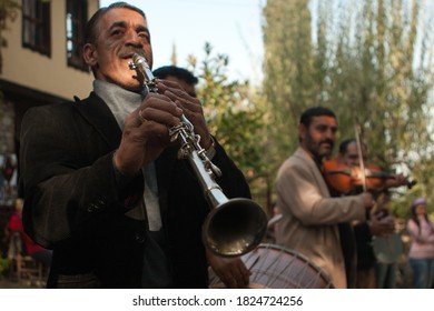 BURSA, TURKEY - OCTOBER 28, 2007: The Spectacular Gypsy Band Playing At A Wedding In Cumalikizik Village Of Bursa