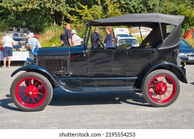 Burscheid, NRW, Germany, 08-21-2022- Black Ford Model T, Produced From 1908 - 1927 ,oldtimer, Classic Car, Side View