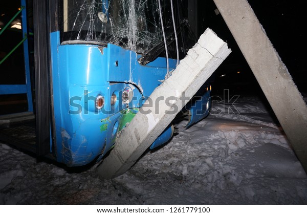 The bus crashed into the reinforced concrete pylon\
of the electrical wires.