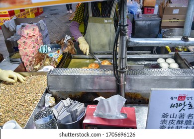 Busan City, South Korea - OCT 31, 2019: Korean Street Food, Seeds Hotteok At BIFF Square In Busan.