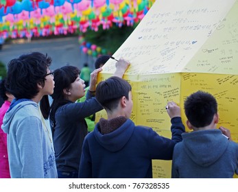 Busan, South Korea - May 3, 2014: People Leave Messages Of Hope And Support To The Families And Victims Of The Sewol Ferry Disaster In South Korea. The Ferry Sank On April 16, 2014 Killing Over 300.