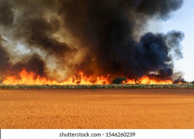 Bush Fire In The Western Australian Outback (Pilbara) With Heavy, Dark Smoke. Bushfires Are An Important Part  In The Cycle Of Local Ecosystems. 