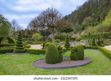 Bush Sculpture In Park - Durbuy Belgium - Nature Background