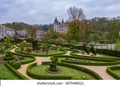 Bush Sculpture In Park - Durbuy Belgium - Nature Background