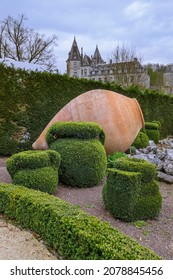 Bush Sculpture In Park - Durbuy Belgium - Nature Background